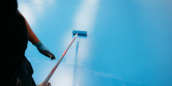 Pintar Fachadas de Casas Unifamiliares / Chalets en Girona · Aplicación de Pintura Impermeabilizante