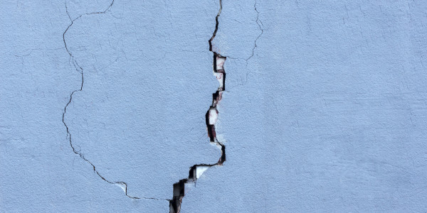 Pintar Fachadas de Casas Unifamiliares / Chalets en Girona · Reparación, Sellado de Grietas y Desperfectos
