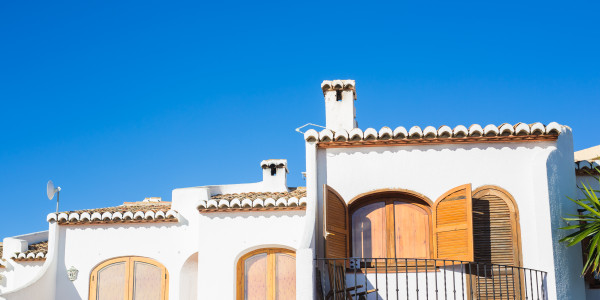 Pintar Fachadas de Casas Unifamiliares / Chalets en Girona · Pinturas para Pintado de Fachadas Metálicas o de Hormigón