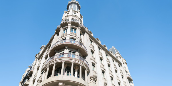 Pintar Fachadas de Empresas / Negocios / Locales Comerciales en Girona · Restauración de Fachadas Antiguas