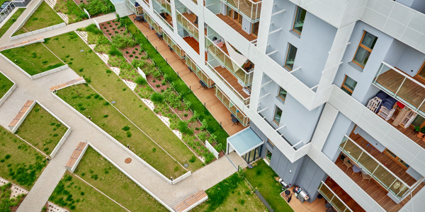Pintar Fachadas y Patios de Luces de Comunidades Vecinos / Propietarios en Girona · Pintura para Pintado de Zonas Comunes; Patios, Jardines, Gimnasios