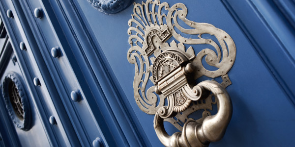 Rehabilitación y Restauración de Fachadas en Girona · Restauración de Puertas / Portales / Ventanas de Madera