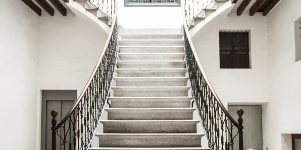 Rehabilitación y Restauración de Fachadas en Girona · Pintado de Escaleras, Patios Interiores, Patios de Luces, Ascensores