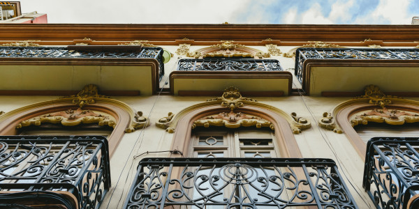 Rehabilitación y Restauración de Fachadas en Girona · Restauración de Fachadas Emblemáticas