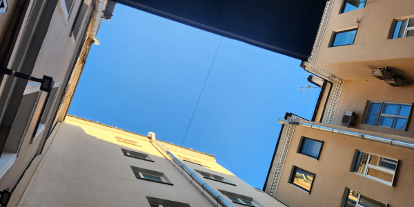Trabajos Verticales en Fachadas de Edificios / Viviendas en Girona · Pintado de Fachadas y Patios Interiores de Luces