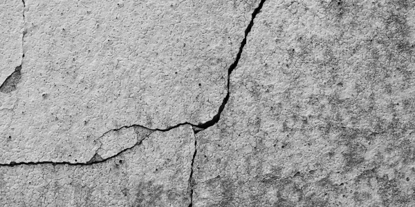 Trabajos Verticales en Fachadas de Edificios / Viviendas en Girona · Reparación, Sellado de Grietas y Desperfectos
