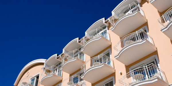 Trabajos Verticales en Fachadas de Edificios / Viviendas en Girona · Rehabilitación de Fachadas